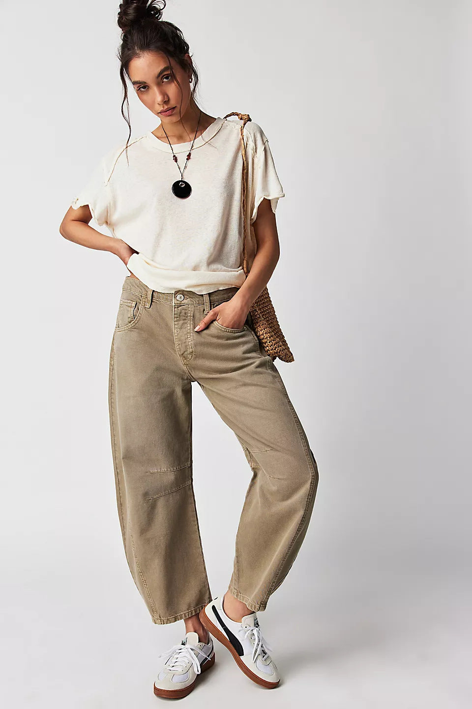 Mid-Rise Barrel Leg Stretch Denim for Women – Sculptural Wide-Leg Jeans 2025