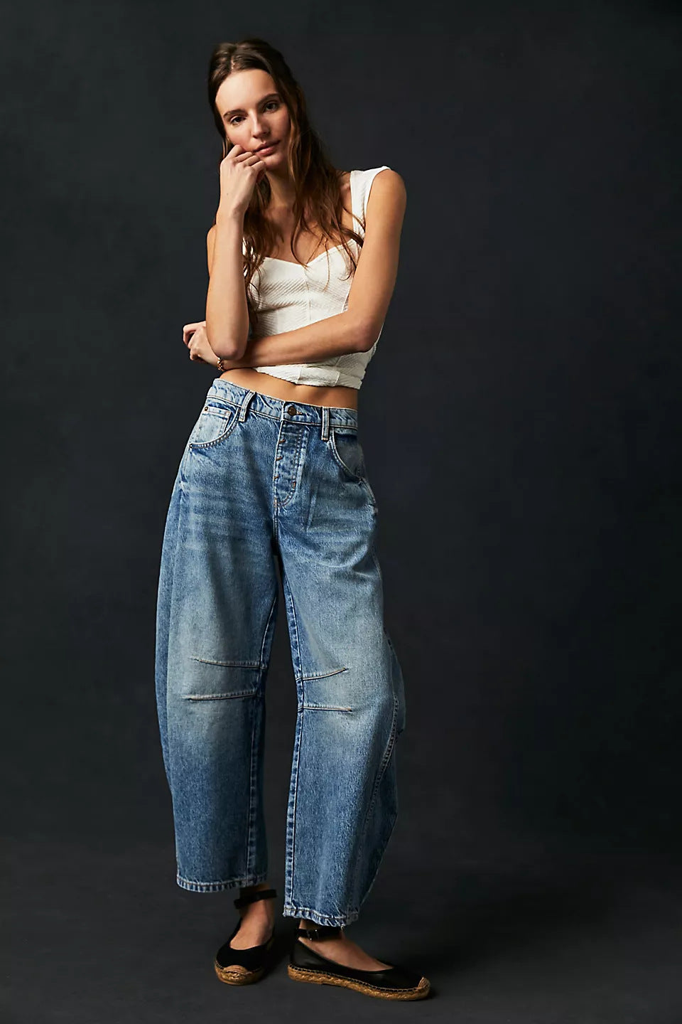 Mid-Rise Barrel Leg Stretch Denim for Women – Sculptural Wide-Leg Jeans 2025