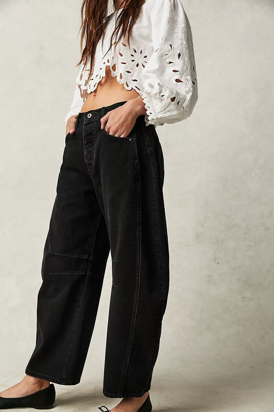 Mid-Rise Barrel Leg Stretch Denim for Women – Sculptural Wide-Leg Jeans 2025
